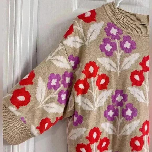 Ann Taylor Floral Graphic Quarter Sleeve Knit Top - Petite Large - Picture 9 of 10